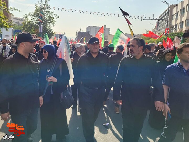 حضور مدیرکل بنیاد شهید تهران بزرگ در آیین تشییع پیکر مطهر رهبر شهید همگام با مردم پایتخت