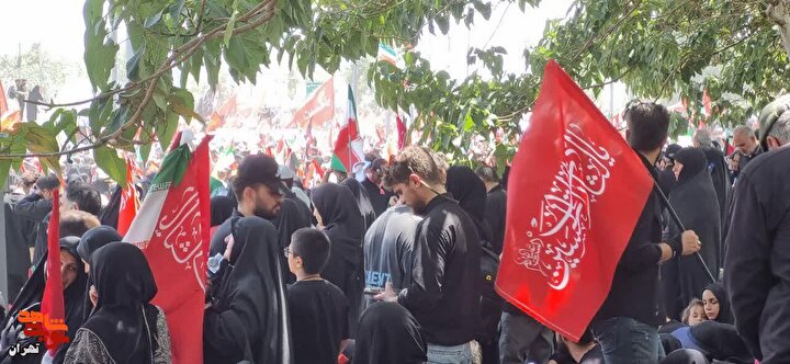 آغاز حماسه‌سازی مردم تهران در مراسم تشییع «رهبر شهید» (بخش اول)