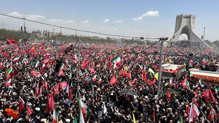 آغاز حماسه‌سازی مردم تهران در مراسم تشییع «رهبر شهید» (بخش دوم)