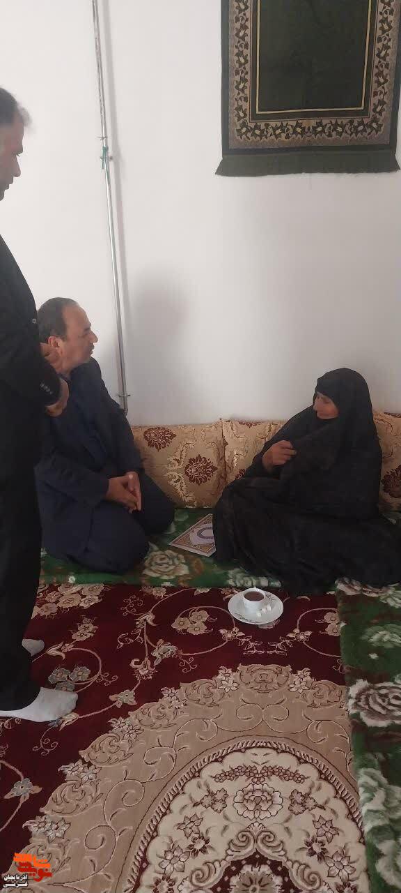 دیدار مدیرکل بنیاد شهید آذربایجان غربی با خانواده معظم شهید «اصغر نعیمی» در شهرستان چهاربرج