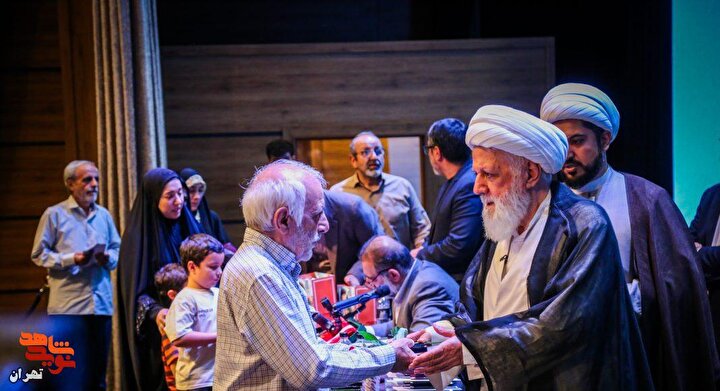 آغاز نخستین مرحله از آیین گرامیداشت و تکریم خانواده‌های معظم شهدای «جنگ...