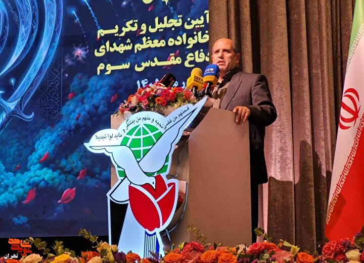 ملت ایران، ملتی حسینی و زینبی است/ استکبارستیزی امام (ره) باید در نگاه ما باقی بماند