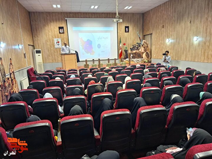 هم‌عهدی خانواده‌های شهدا و بانوان بسیجی در جوار مزار شهیدان