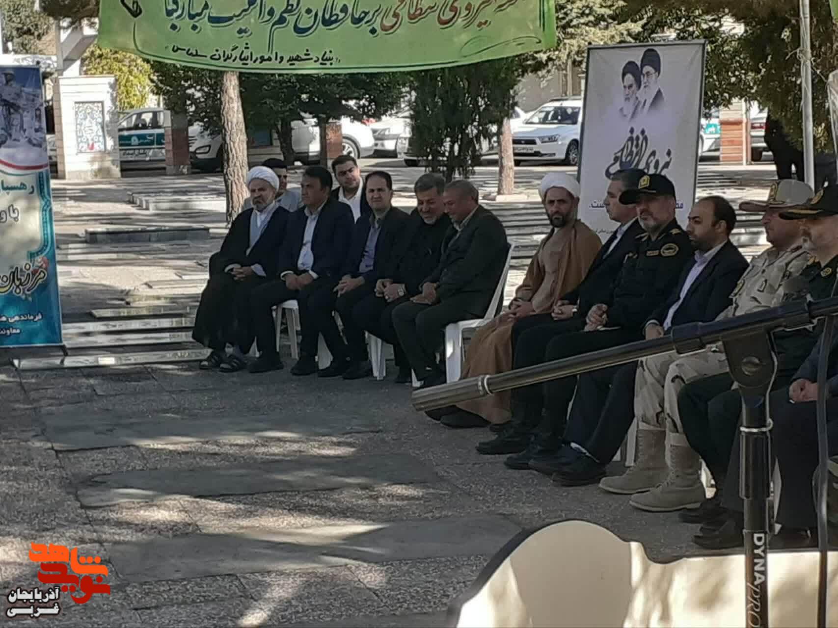 آئین گلباران و عطرافشانی گلزار مطهر شهدای سلماس