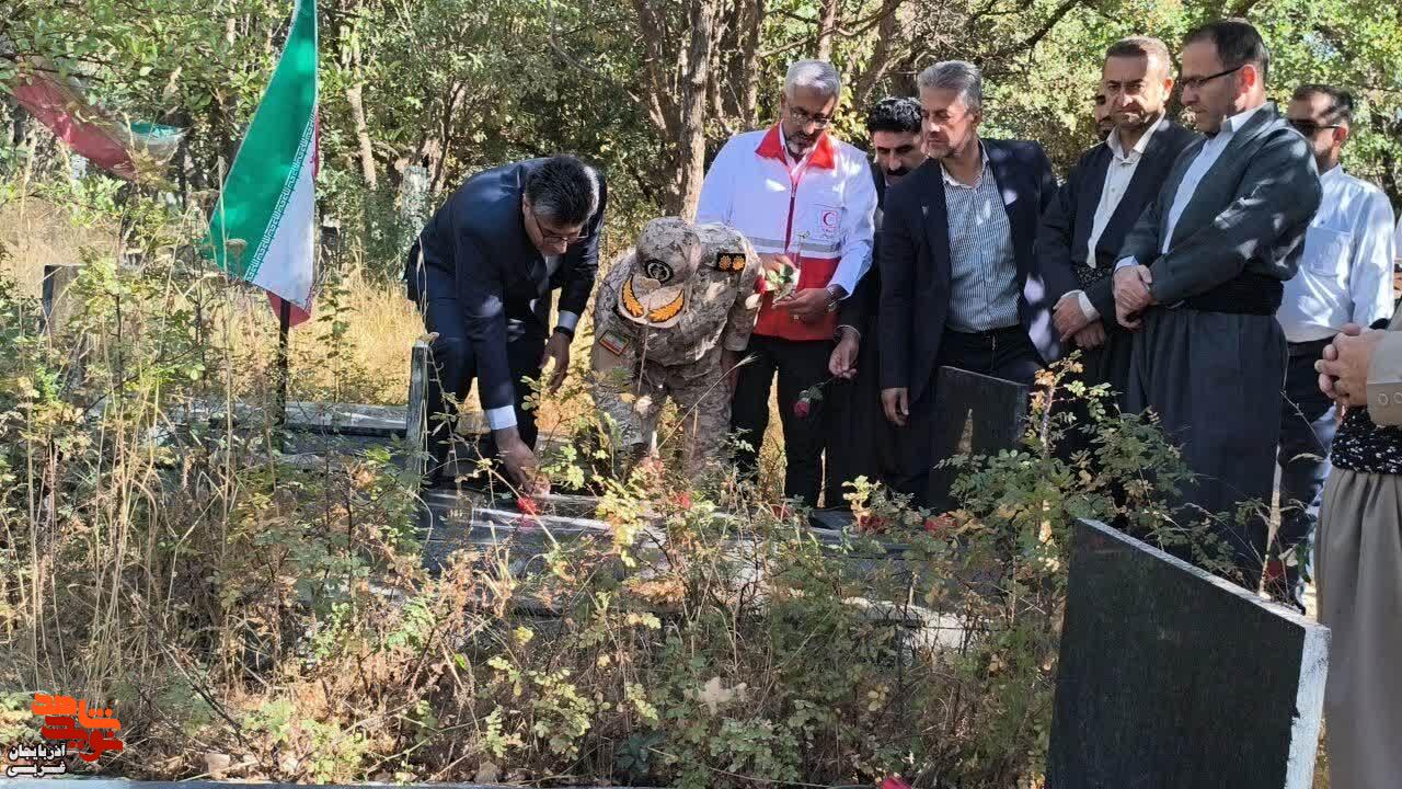 مراسم غبارروبی، عطر افشانی وگلباران مزار شهدا در میرآباد