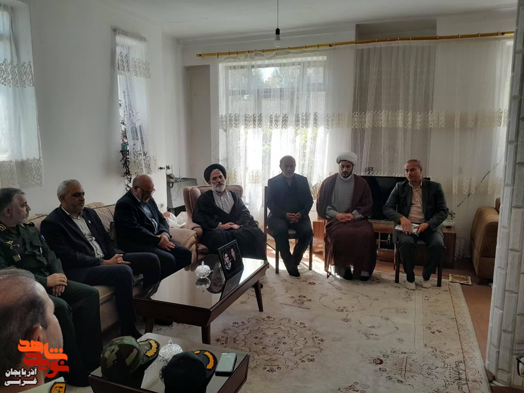 دیدار با خانواده شهدا و ایثارگران در سلماس
