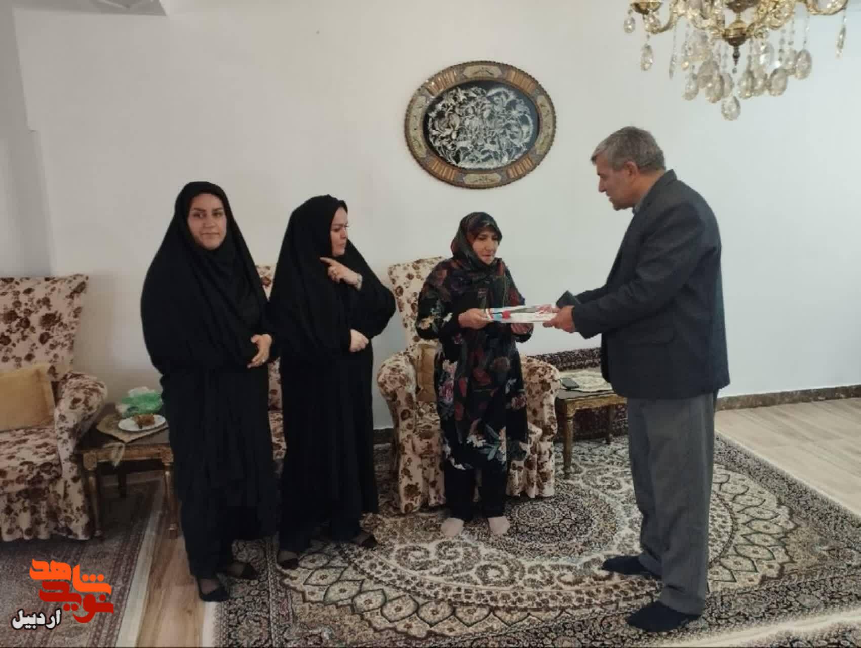 دیدار با خانوادههای شهدا و ایثارگران روستای برندق خلخال+ عکس دیدار با خانوادههای شهدا و ایثارگران روستای برندق خلخال+ عکس