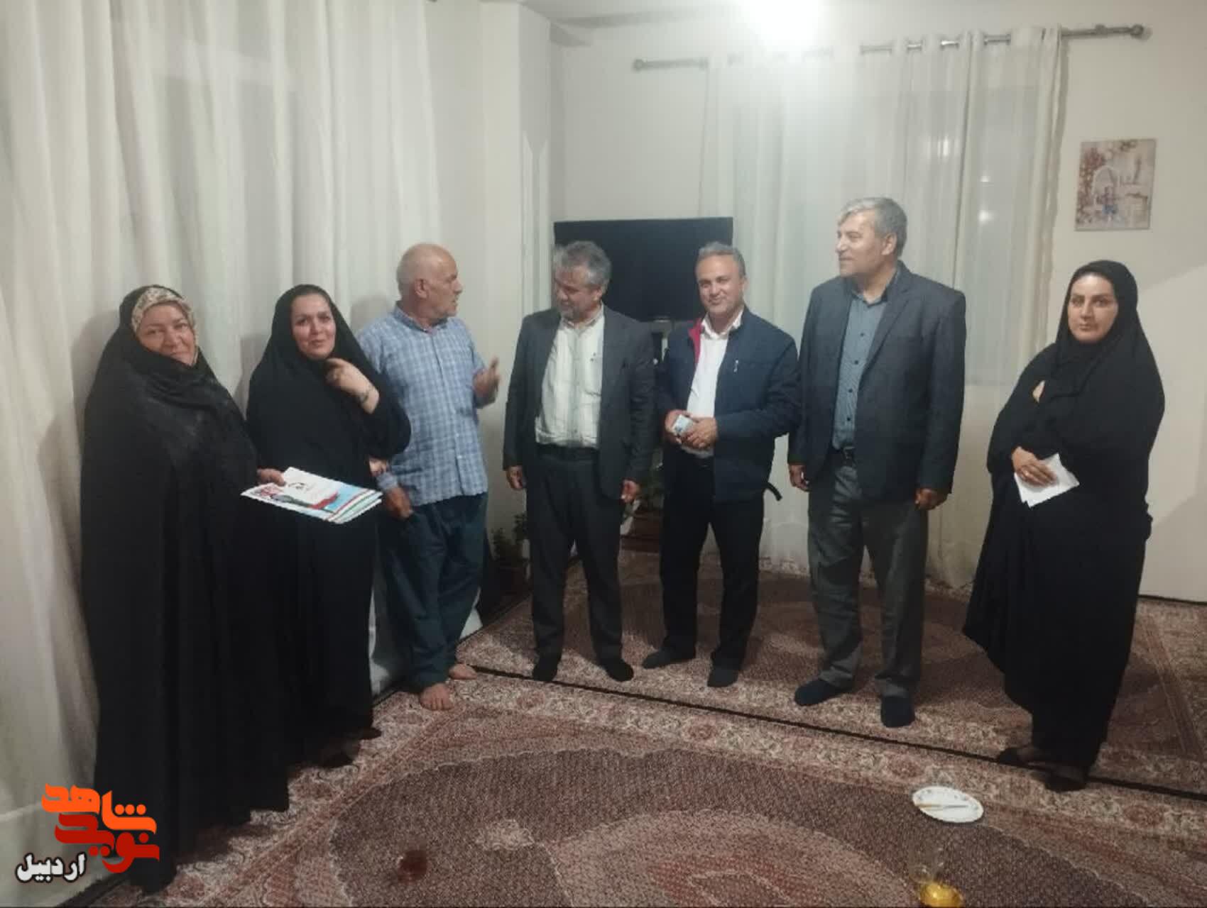 دیدار با خانوادههای شهدا و ایثارگران روستای برندق خلخال+ عکس دیدار با خانوادههای شهدا و ایثارگران روستای برندق خلخال+ عکس