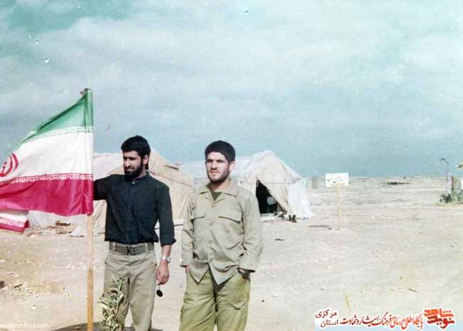 از چپ: شهید اکبر محمدی - حمید مرادی