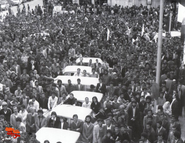نمایی از مراسم استقبال از زندانیان سیاسی در شهر رشت سال ۱۳۵۷ 
