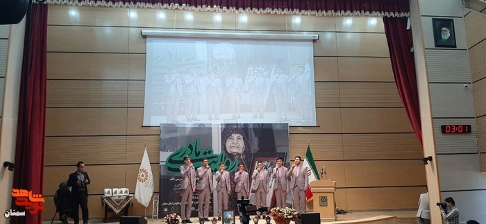 آیین تجلیل از مادر شهید مدافع حرم محمد طحان و ندا عزیزالدین کارگردان نماهنگ مادر که باشی - دوم خرداد ۱۴۰۱ سالن اداره کتابخانههای استان سمنان