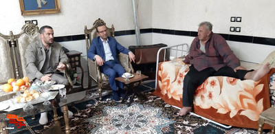 دیدار فرماندار و رئیس بنیاد شهید شهرستان شاهرود با جانباز گران‌قدر ۷۰ درصد علیرضا گوهری- بیست و چهارم اسفندماه ۱۴۰۱ شهرستان شاهرود