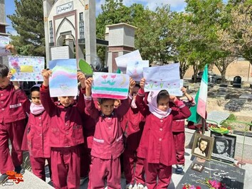 تجدید عهد و پیمان دانش‌آموزان با شهدا- بیست و هفتم اردیبهشت ۱۴۰۳ روستای چهارطاق شهرستان شاهرود