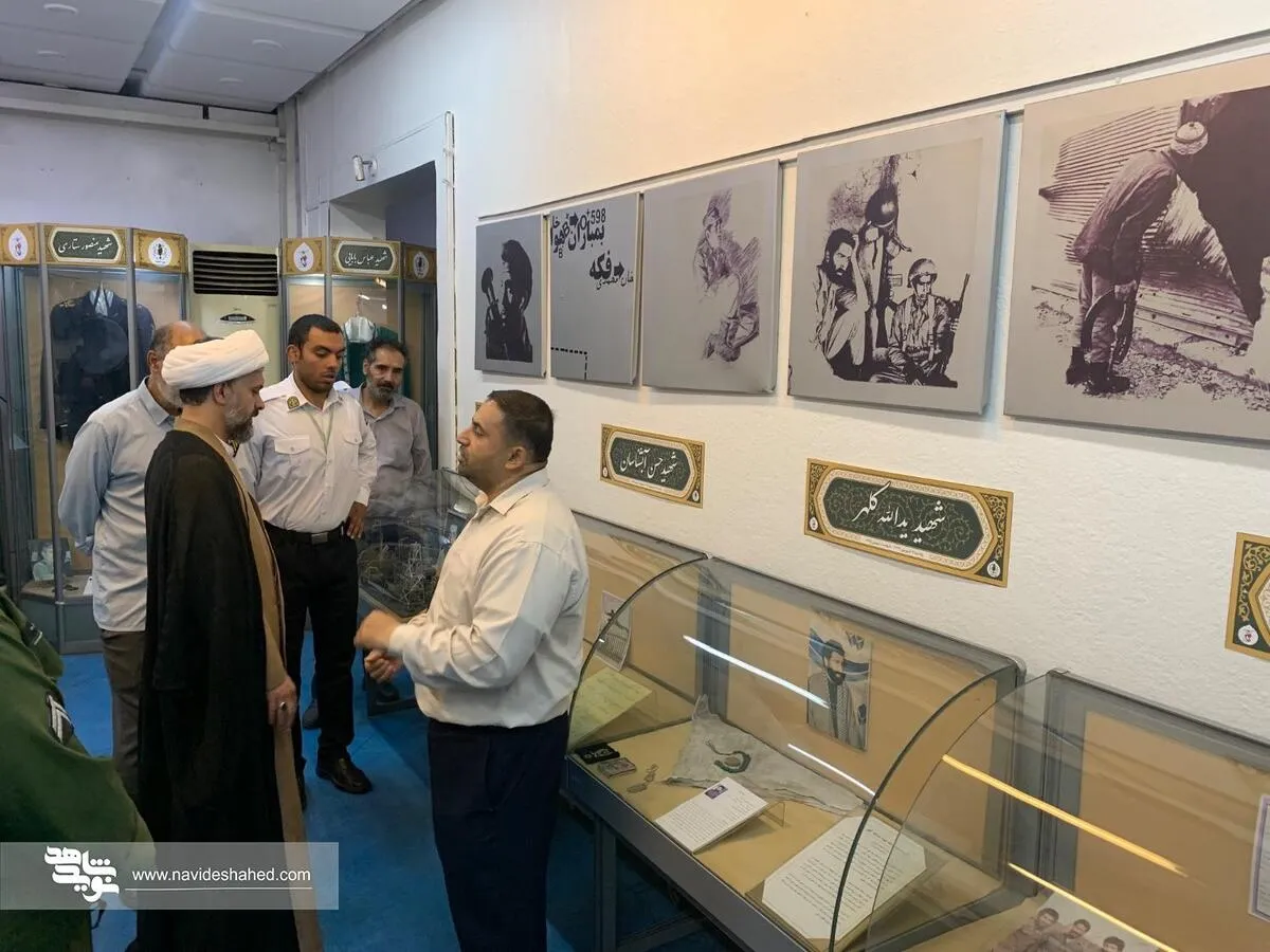 بازدید کارکنان وظیفه سرکلانتری مرکزی پلیس راهور فاتب از موزه مرکزی شهدا