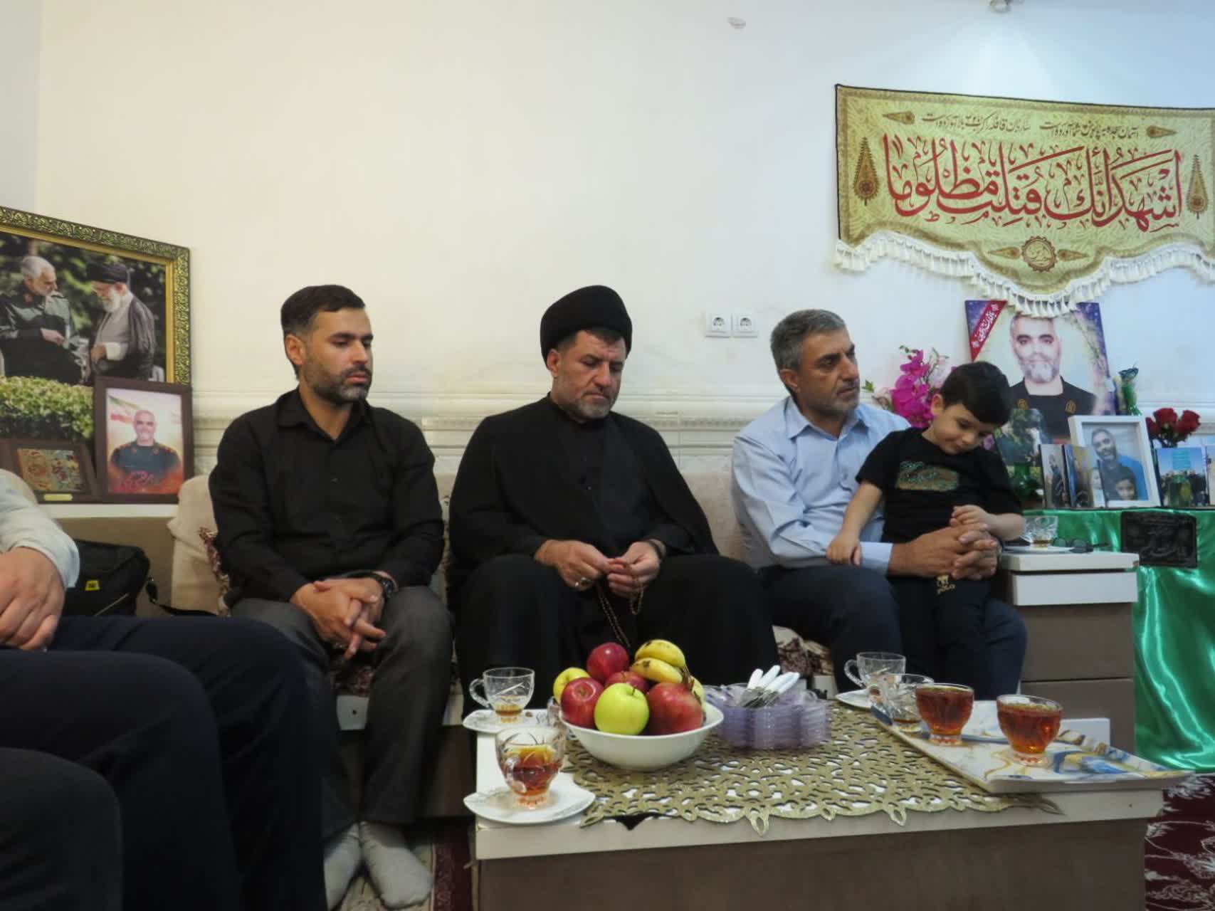 زنان شهدا قهرمانان ملت ایران هستند زنان شهدا قهرمانان ملت ایران هستند