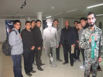 دانش آموزان مدرسه شهید فهمیده در موزه شهدا