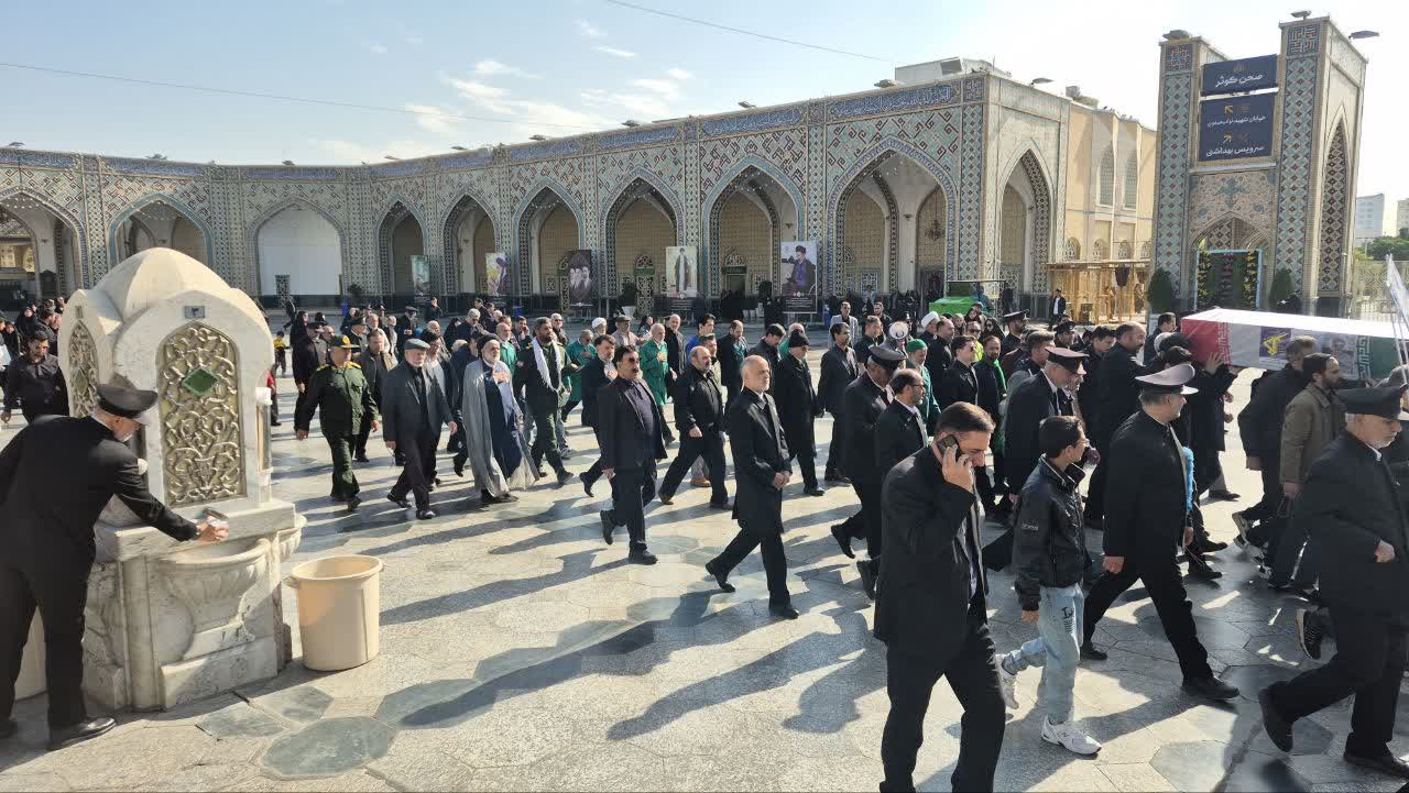 اقامه نماز و طواف پیکر مطهر جانباز شهید «محمدحسن نیکعیش» در حرم مطهر رضوی اقامه نماز و طواف پیکر مطهر جانباز شهید «محمدحسن نیکعیش» در حرم مطهر رضوی
